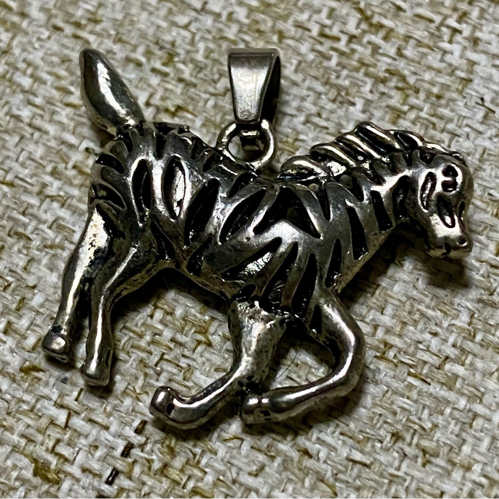 Silver Zebra Pendant anti-rust steel - Picture 6 of 8